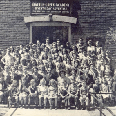 Battle Creek Academy on Kendall Street, onset 1904.